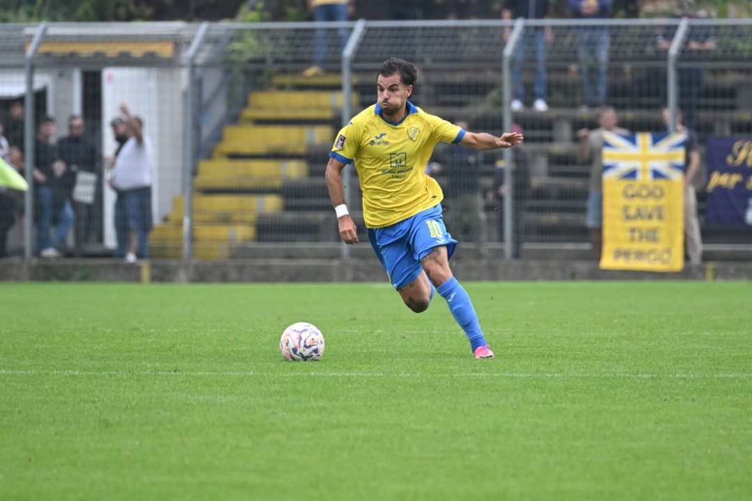 PERGOLETTESE - LUMEZZANE 2 - 1 : (terza vittoria consecutiva)