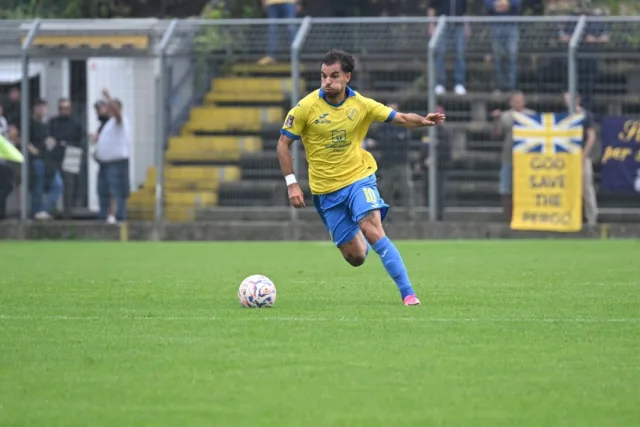 PERGOLETTESE - LUMEZZANE 2 - 1 : (terza vittoria consecutiva)